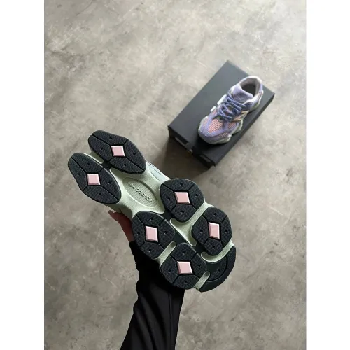 New balance U 9060 Missing Piecs