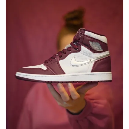 NIKE AIR JORDAN 1 RETRO HIGH OG BORDEAUX NIKE AIR JORDAN 1 RETRO HIGH OG BORDEAUX