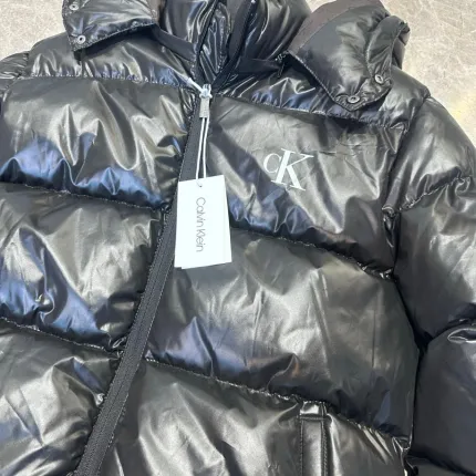 Siyah Ck Parlak Kapüşonlu Şişme Mont Siyah Ck Parlak Kapüşonlu Şişme Mont