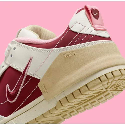 Nike DUNK LOW DISRUPT 2 VALENTINES DAY 2023