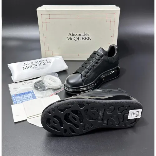 Alexander McQueen Black Taban