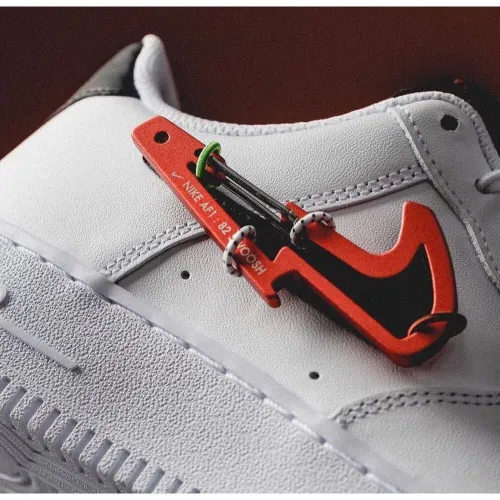 AIR FORCE 1 LOW CARABINER SWOOSH RED