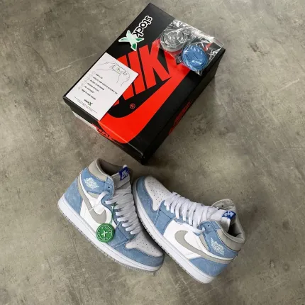 Nike Air Jordan 1 Retro High OG Hyper Royal