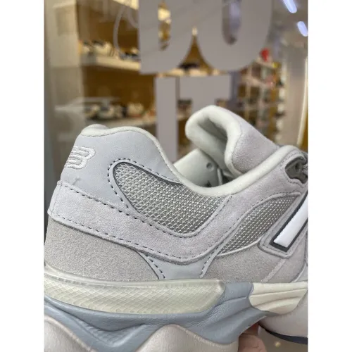 New Balance 9060 Oile