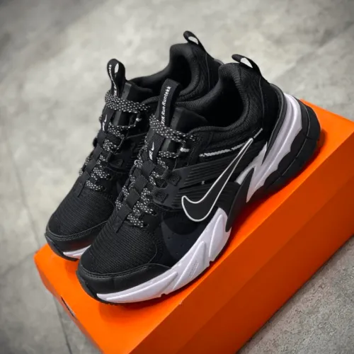 NIKE V2K RUN RUNTEKK BLACK WHITE