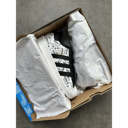 Adidas Süperstar “Label Collage”