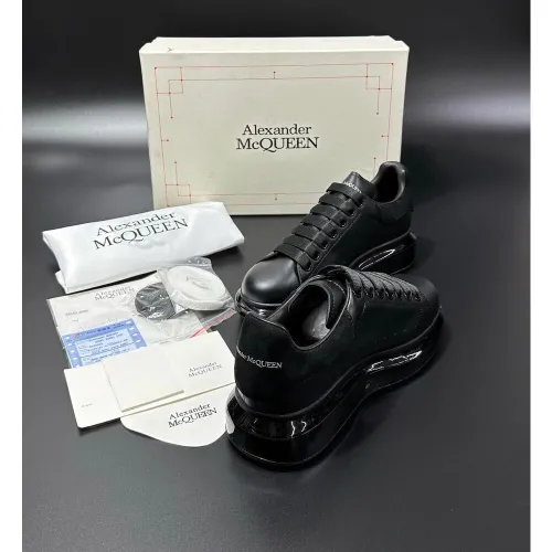 Alexander McQueen Black Taban