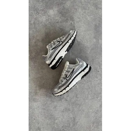 Nike P-6000 Metalic Silver Nike P-6000 Metalic Silver