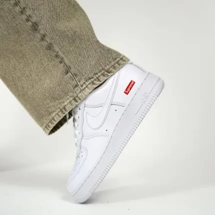 NIKE AIR FORCE 1 LOW SUPREME WHITE - -    -