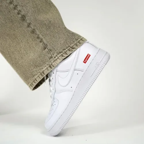 NIKE AIR FORCE 1 LOW SUPREME WHITE - -    -